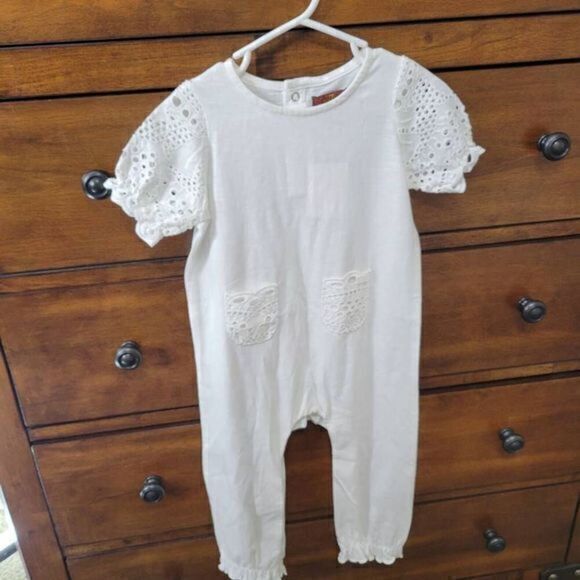 7 for all Mankind Eyelet Coverall 18 Months White Snaps Short Sleeve Cotton NEW - Picture 2 of 12